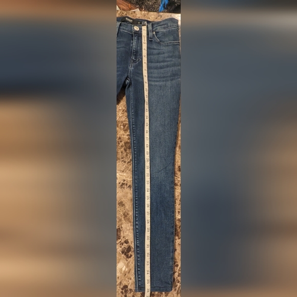 5/$25 Hudson Nico Super Skinny Jean - Picture 6 of 7